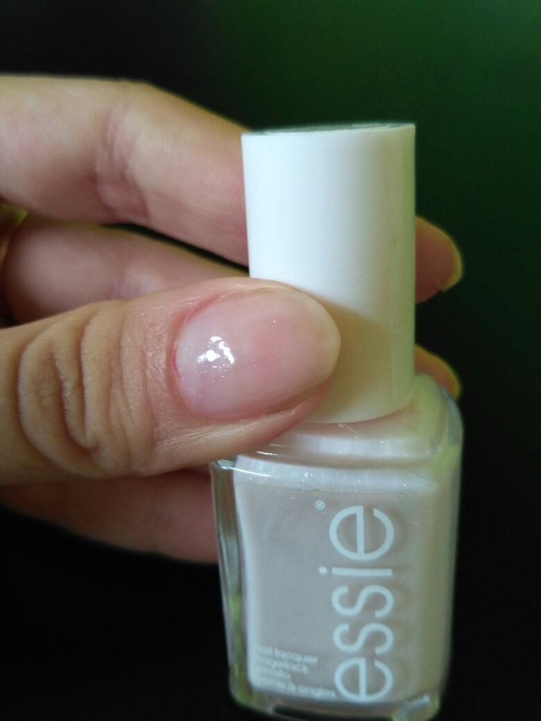 Is This Lacquer Worth Its Money? (Essie Nail Polish Review)